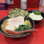 横浜ラーメン おか本 - 