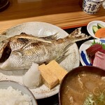 しんのすけ - めいち鯛(大)塩焼き、刺身(三種盛り)