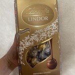 コストコホールセール フードコート - リンツ600g ¥2698  1個あたり¥56 公式の約1／3価格