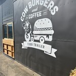 Cow Burgers - 店舗壁面看板