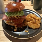 World Burger - メキシコバーガー、ベーコントッピング、ランチセット(ベイクドポテト、ホットコーヒー)2,310円