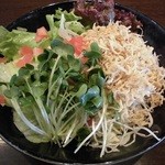 元祖 瓦そば たかせ - 旬野菜とじゃこのサラダ