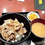 魚沼の畑 - 生姜焼き豚丼