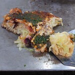 お好み焼き てっちゃん - 三原焼モダン(モツ、イカ)