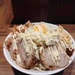 らーめん菊 - 汁なし蕎麦 1300円 麺300g
      トッピング カレー 100円
      ニンニクマシマシ、ヤサイマシ、マヨ、辛味