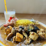 Little Cockoo - オータムチキンカレーと野菜サンボル