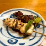 太朗串 - 料理写真:ねぎまと肝、両方タレで
ザクッとしたネギがアクセント