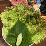 焼肉 ONAKANOMIKATA - サンチュ、荏胡麻、きゅうり