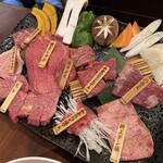 焼肉 ONAKANOMIKATA - 秋田牛9種と野菜の盛り合わせ