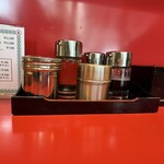 つけそば 丸長 - 卓上の調味料