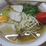 泉屋 - 中華そば・玉子入り、アップ！