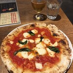 中目黒　ピッツェリア8 - ランチマルゲリータ（サラダ付き）：１７４７円のマルゲリータ