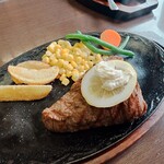 ステーキレストラン　真 - おすすめのトモサンカク200g 、しっかりかみしめて良い味です