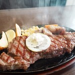 ステーキレストラン　真 - サーロイン300g.脂付きで350gだそうです、美味しい