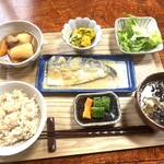 自然食食堂 さん - 金華サバ定食　副菜は肉じゃがとカボチャの煮付け
