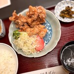 末げん - から揚げ定食全景