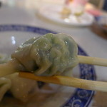 鴻記牛肉麺水餃 - 韮たっぷり、つるりと旨い！