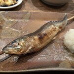 居酒屋 ちょーちょ - 皮パリパリ、なかアツアツホクホクの焼き魚。イワシを頂きました
