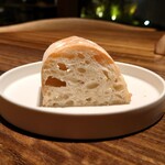 アコルドゥ - 自家製パン2種類目