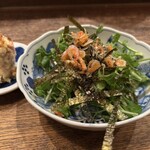 居酒屋 ちょーちょ - ルッコラとクレソンの海苔サラダ。これも1/2になってます。シャキシャキ美味しい