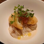 アコルドゥ - 三輪の全粒粉麺 茄子の天ぷらとスペインのハム