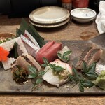 居酒屋 ちょーちょ - 刺身3点盛り。3点といいながら6点なのがお約束。