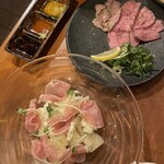 居酒屋増えた。 裏裏飯屋 - 牛タン、桃モッツァレラ