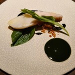 アコルドゥ - ペスカードアサード ユリ科のエッセンスとミガス