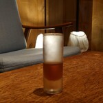 アコルドゥ - ウェイティングルームでウェアルカムドリンク(酢ジュース)