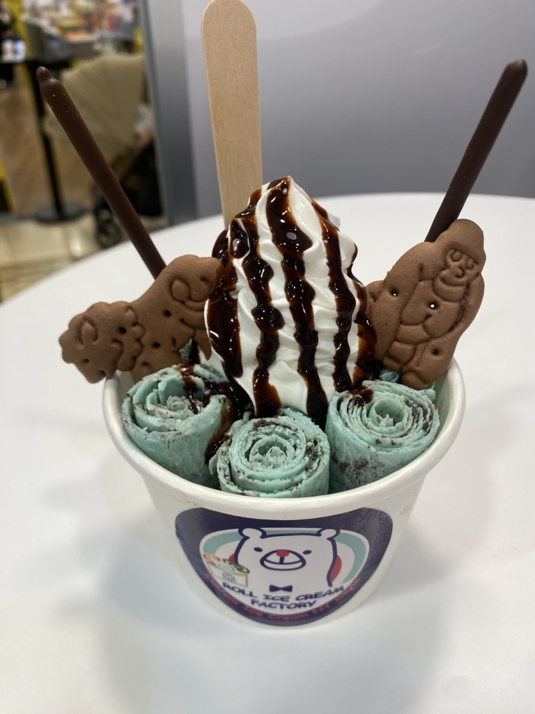 写真 : ロールアイスクリームファクトリー 天王寺ミオ店 （ROLL ICE