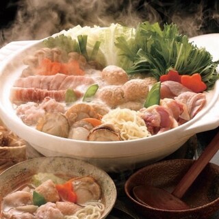 《夜は居酒屋》おつまみ、肉料理、ピザをはじめ、品揃え充実！