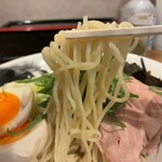 広島牡蠣と和牛ラーメン 衝青天 - 「廣島つけ麺」（1,300圓）の麺アップ。