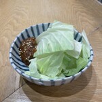 ニューゴールデン - お通しの味噌キャベツ
