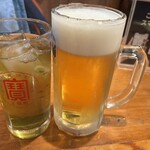 やきとり倶楽部 - ドリンク写真:緑茶ハイと生ビールで乾杯〜17時〜19時はハッピーアワー☆*:.｡. o(≧▽≦)o .｡.:*☆