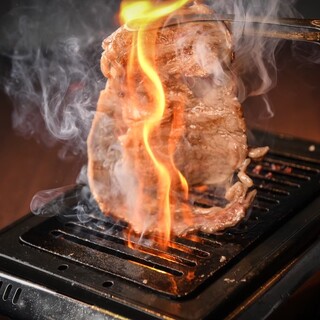 拘りの逸品「サーロイン焼きすき」は自家製黄身ダレと一緒に♪