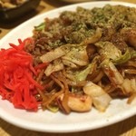 プレハブ酒場 - 罪悪感たっぷりの深夜の富士宮焼きそば！
おいしい…！うまい！