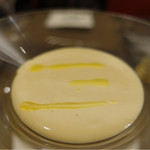 エリタージュ - カリフラワーのムースに、カレーオイル☆