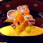 祇園 川上 - 八寸  白海老明太、銀杏二個、鯖寿司、からすみ、海老、むかご、干し柿ミルフィーユ、栗時雨、イクラ、山芋酢漬け、銀杏型の玉子焼き、素麺の松葉