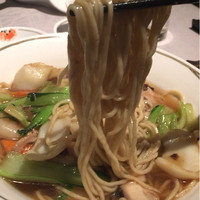 中国飯店 富麗華 - この麺、自分好きです♪( ´▽｀)…思わず初リフトアップしました（笑）