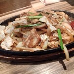 博多荘 - ホルモン鉄板