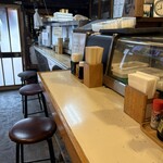 双子鮨 - カウンターと座敷があります