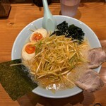 ラーメンショップ◯化  池袋店 - ネギラーメン（辛ネギ）+味玉