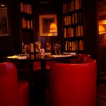 Les éditeurs - ここに座ればだれでも絵になる。