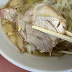 ラーメン二郎 ひばりヶ丘駅前店 - 脂と赤身の黄金比！