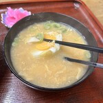 お食事処 あっちゃん - 玉子入りの味噌汁。
