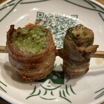 焼き鳥 つむぐ - 万能ネギとオクラの豚巻き