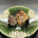 よし町 - ⑦ジャフラトレーディング産ホロホロ鳥の炭火焼き　白レバーと砂肝