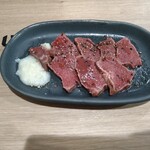 やきとり 織笠 - 牛ハツ刺し（限定品）700円