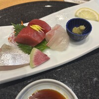 うおまん 西梅田本店 - お造り3種　鮪、鯛、縞鯵