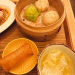 鶏と点心と町中華 - ワンタン蒸しスープで温もる。